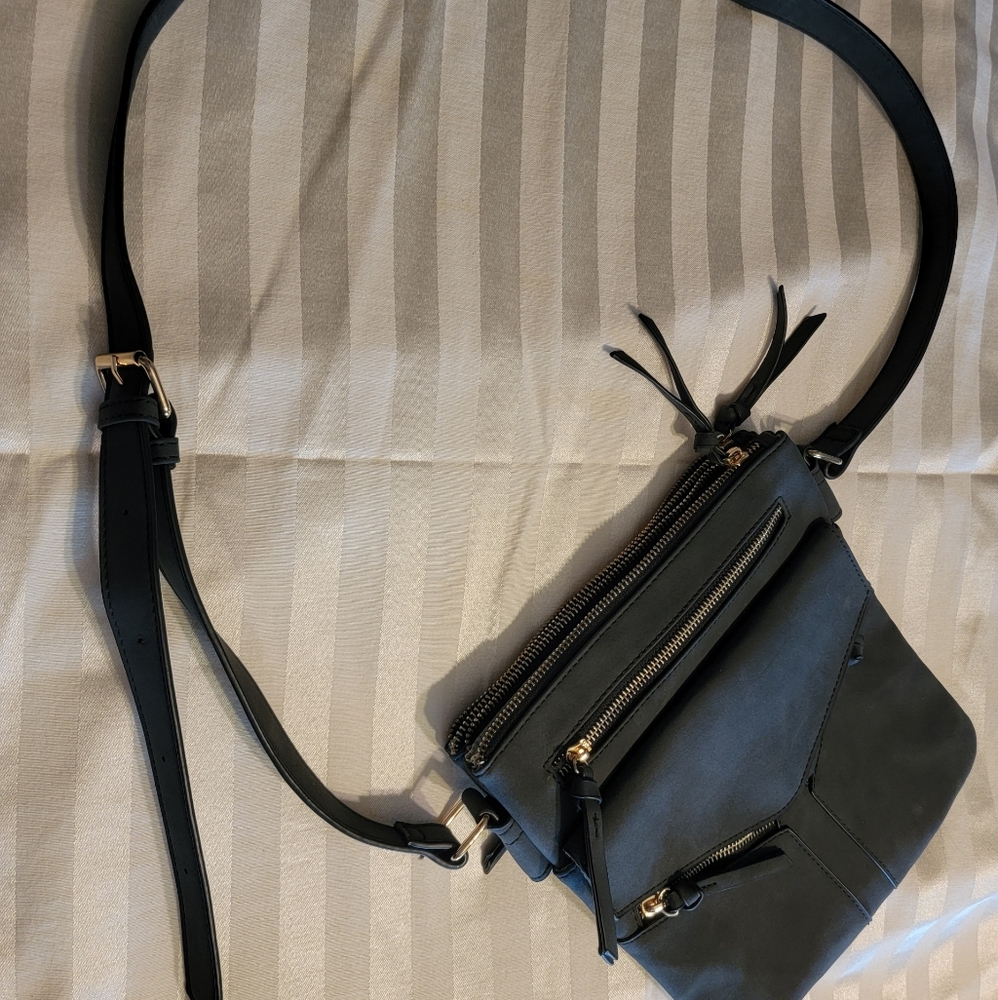 NWOT Black Crossbody-lots of pockets!